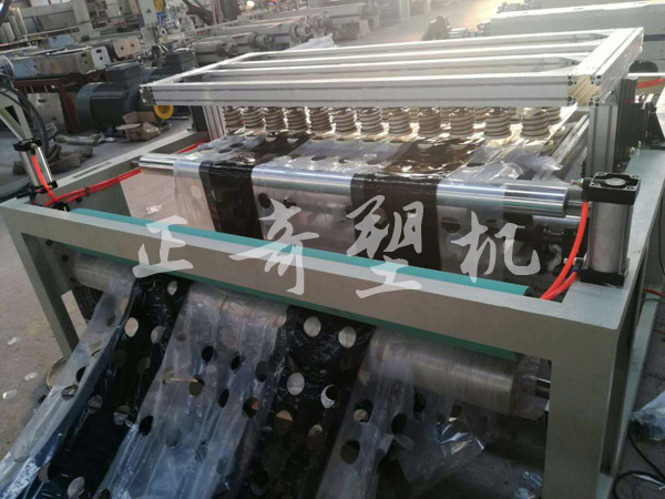 農(nóng)地膜在線(xiàn)打孔機(jī)